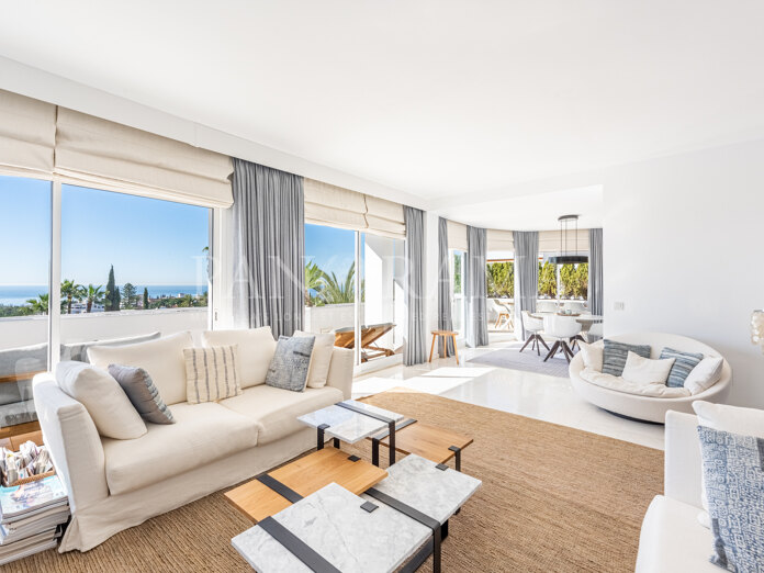 Duplex penthouse with panoramic sea views in Las Lomas del Marbella Club