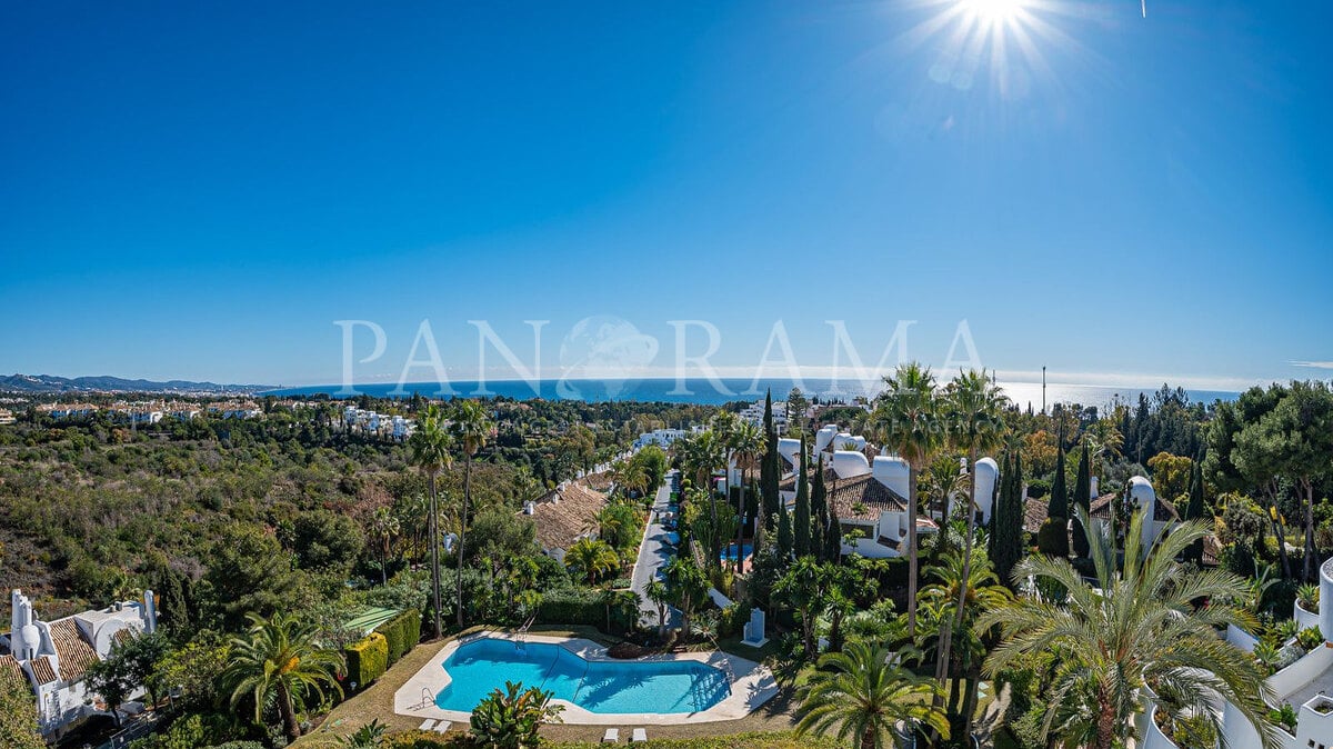 Duplex-Penthouse mit Panoramablick auf das Meer in Las Lomas del Marbella Club