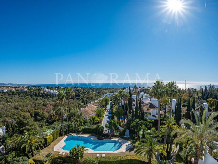 Penthouse en duplex avec vue panoramique sur la mer à Las Lomas del Marbella Club