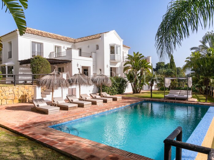 Villa familiar de estilo andaluz con vistas espectaculares