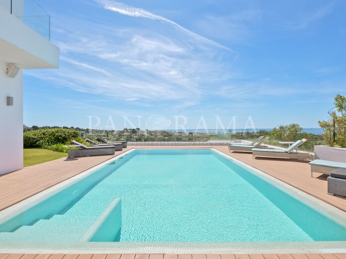 Modern Golf Villa with Panoramic Views in El Paraíso