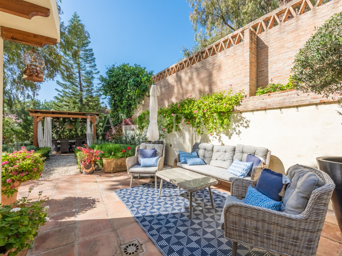 Charming duplex with large garden in the heart of the Nueva Andalucía golf valley