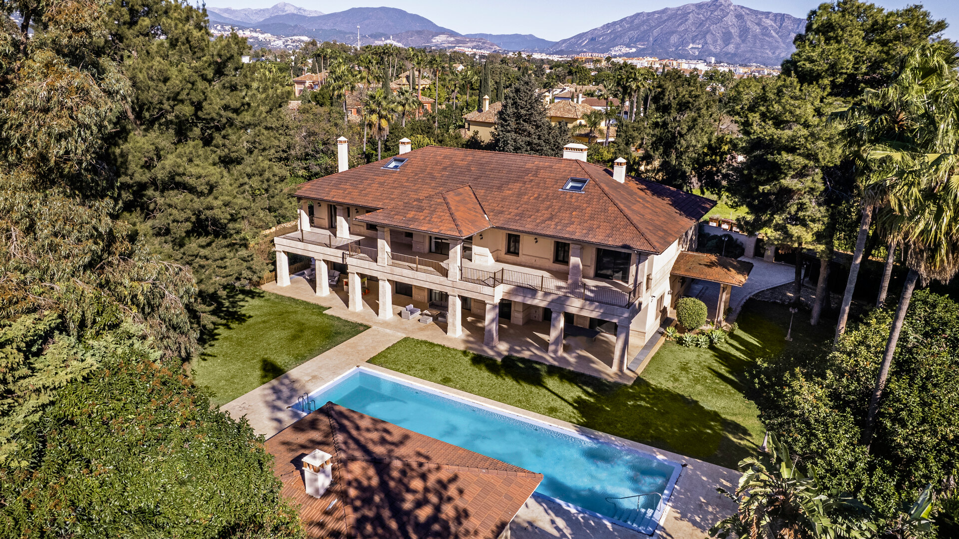 Preciosa Gran villa de lujo junto a la playa en Guadalmina baja