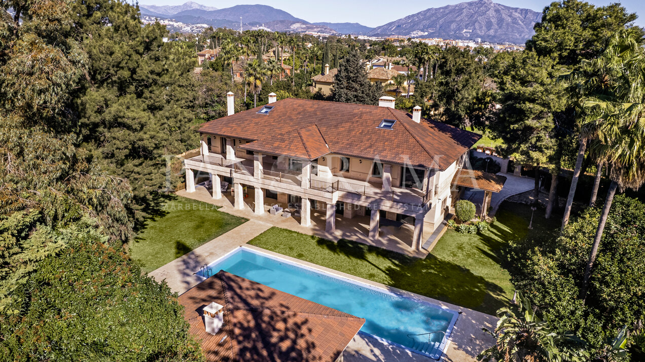 Preciosa Gran villa de lujo junto a la playa en Guadalmina baja