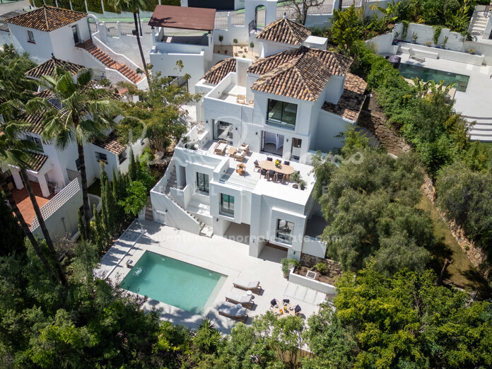 Villa nueva dentro de una comunidad cerrada en Nueva Andalucía