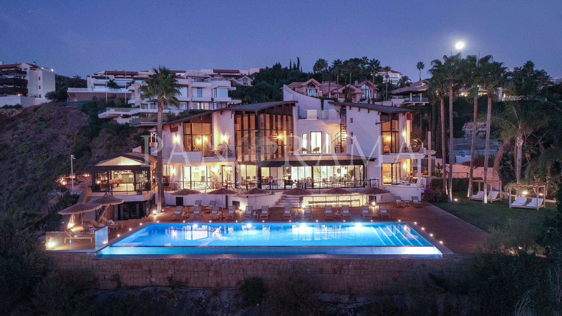 Luxe indrukwekkende resort-villa in Los Flamingos
