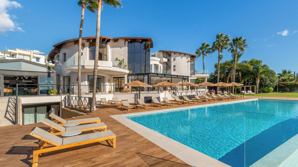 Luxuriöse beeindruckende Resort-Villa in Los Flamingos