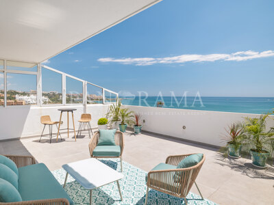 Wunderschönes Duplex-Penthouse in erster Strandlinie in Guadalobon, Estepona West