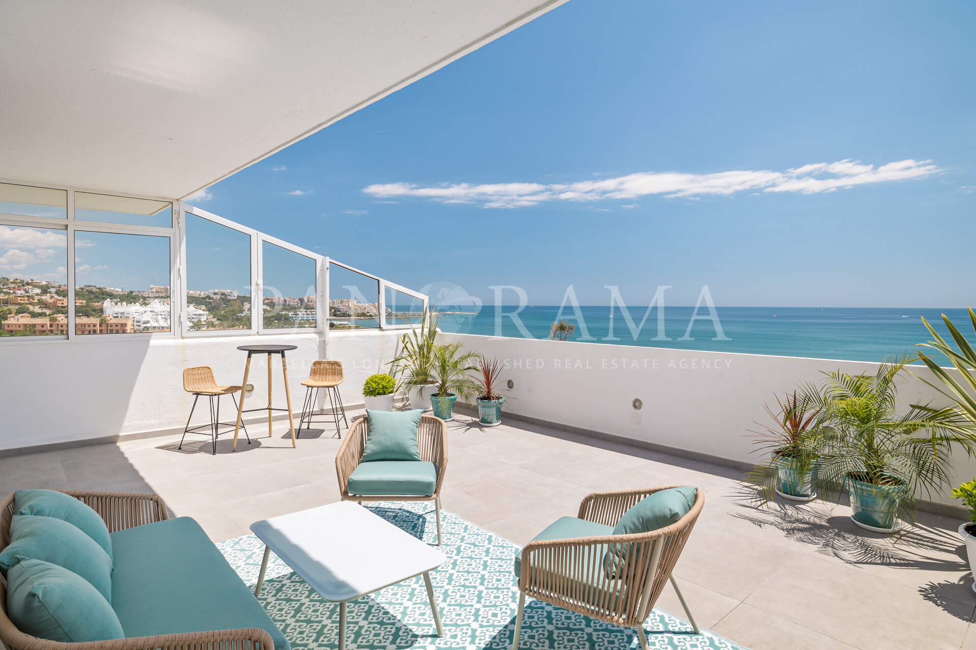 Lovely front line beach duplex penthouse in Guadalobon, Estepona West