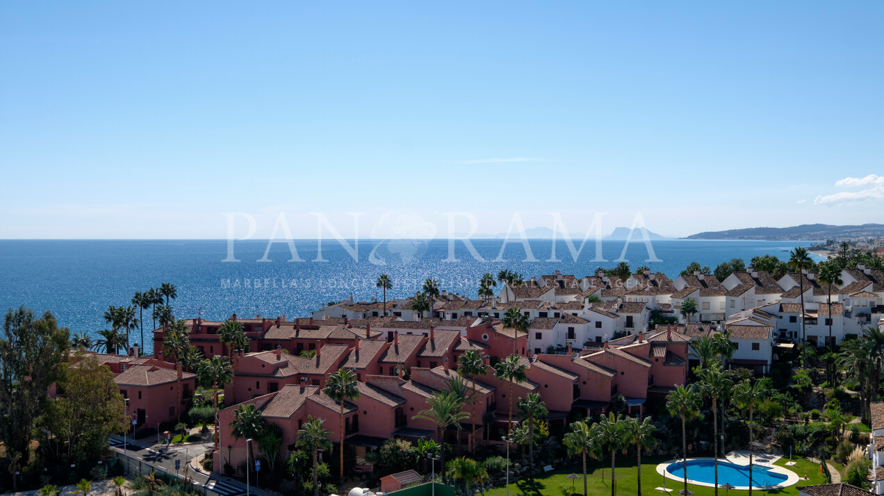 Fantastic front line beach duplex penthouse in Guadalobon, Estepona West