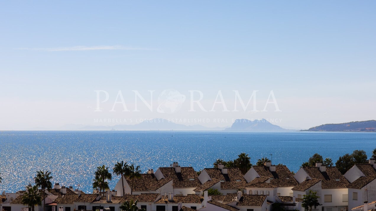 Fantastique penthouse duplex en première ligne de plage à Guadalobon, Estepona Ouest