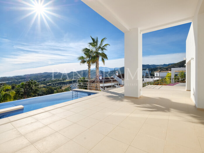 Villa contemporaine à Puerto del Capitán avec vue sur la mer et la montagne