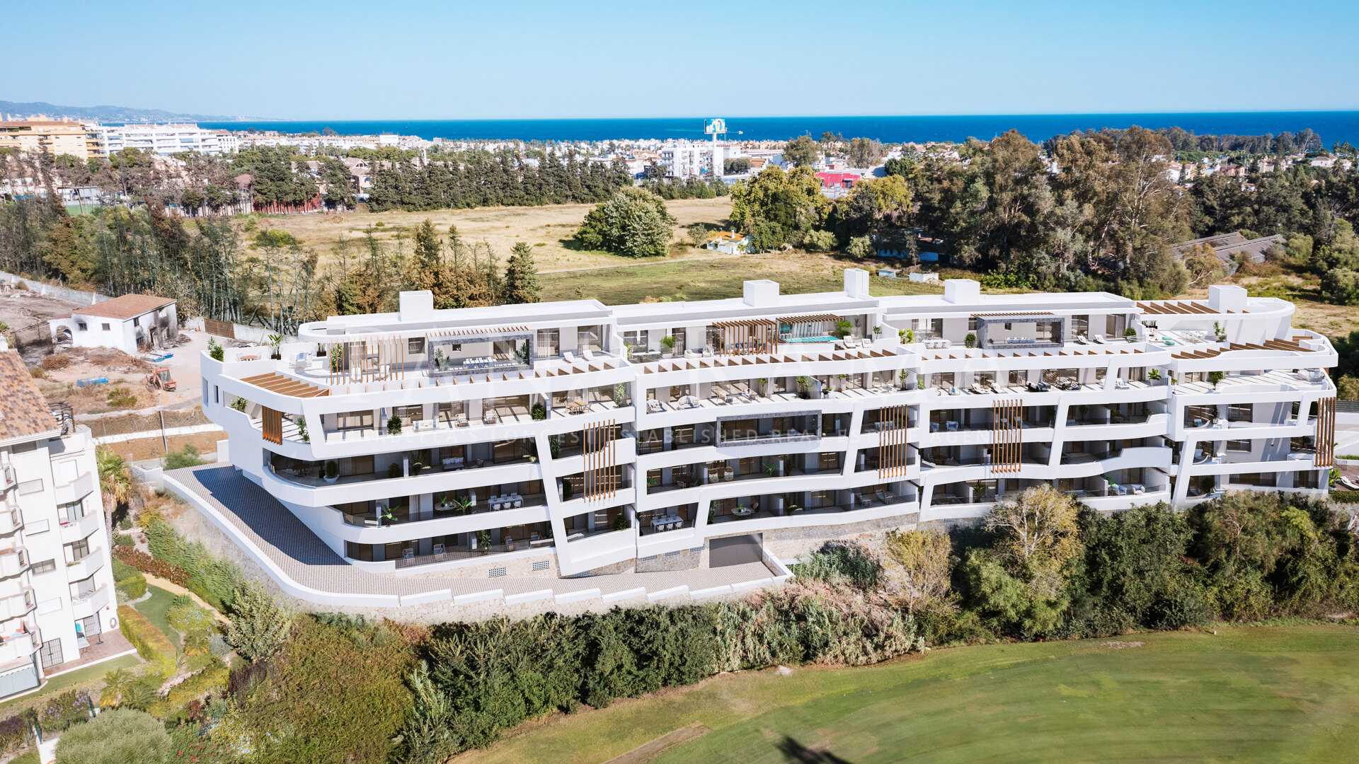Moderna primera línea de golf nuevo desarrollo en Guadalmina Alta