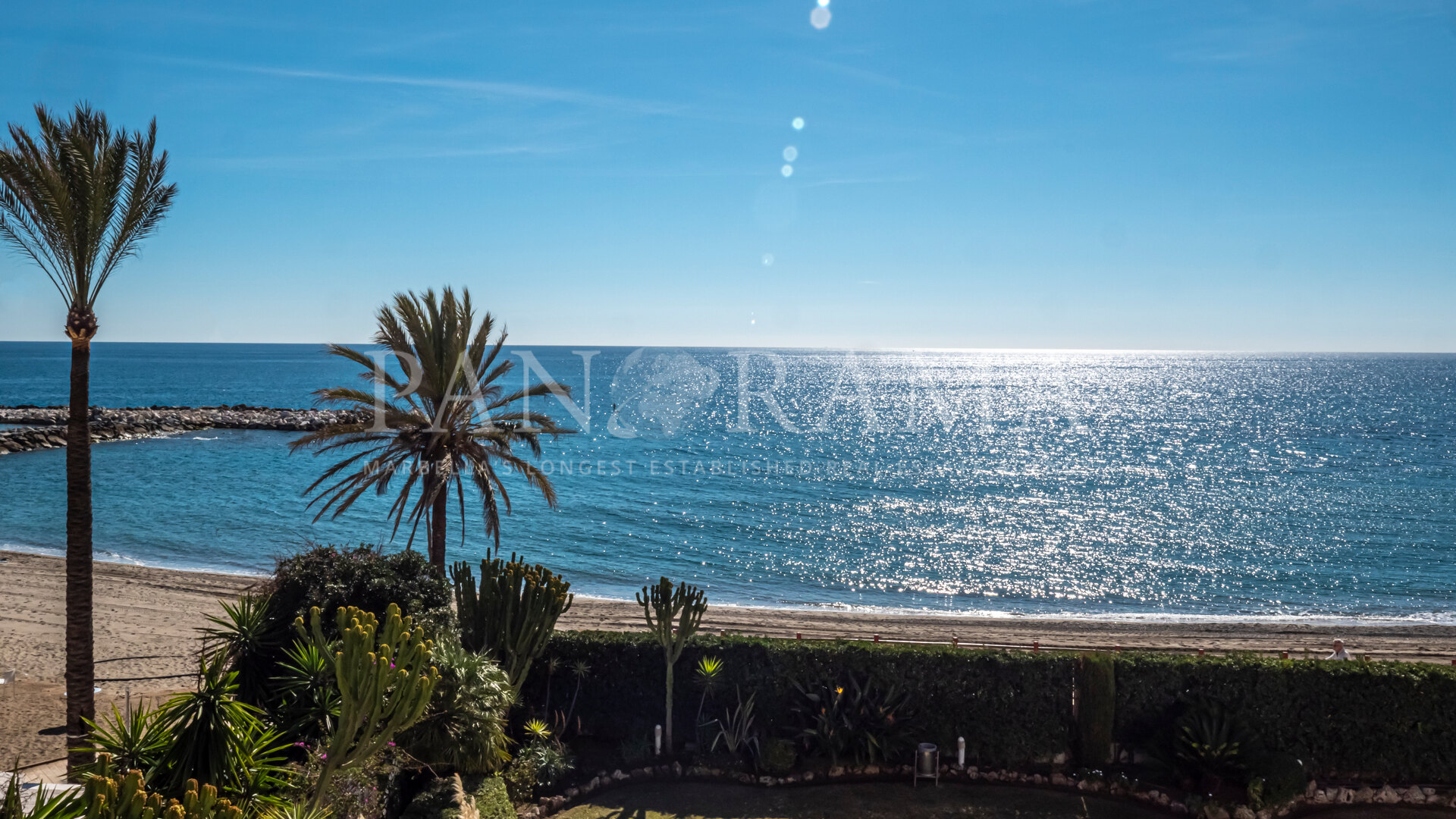 Front line beach apartment in Puerto Banús