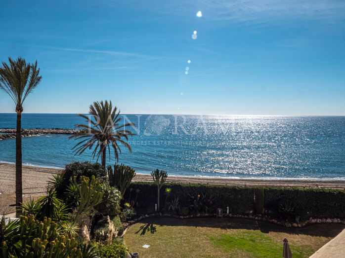 Appartement aan het strand op de eerste lijn in Puerto Banús