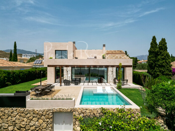 Modern luxury villa with Mediterranean charm in Paraiso Alto