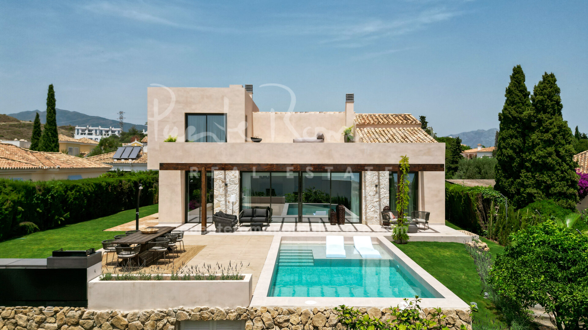 Modern luxury villa with Mediterranean charm in Paraiso Alto