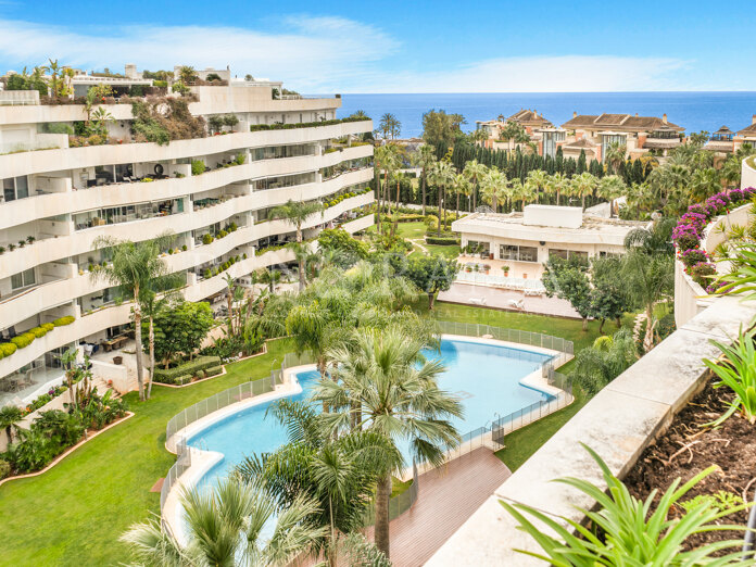 Superbe penthouse en duplex avec vue sur la mer à proximité de Puerto Banús