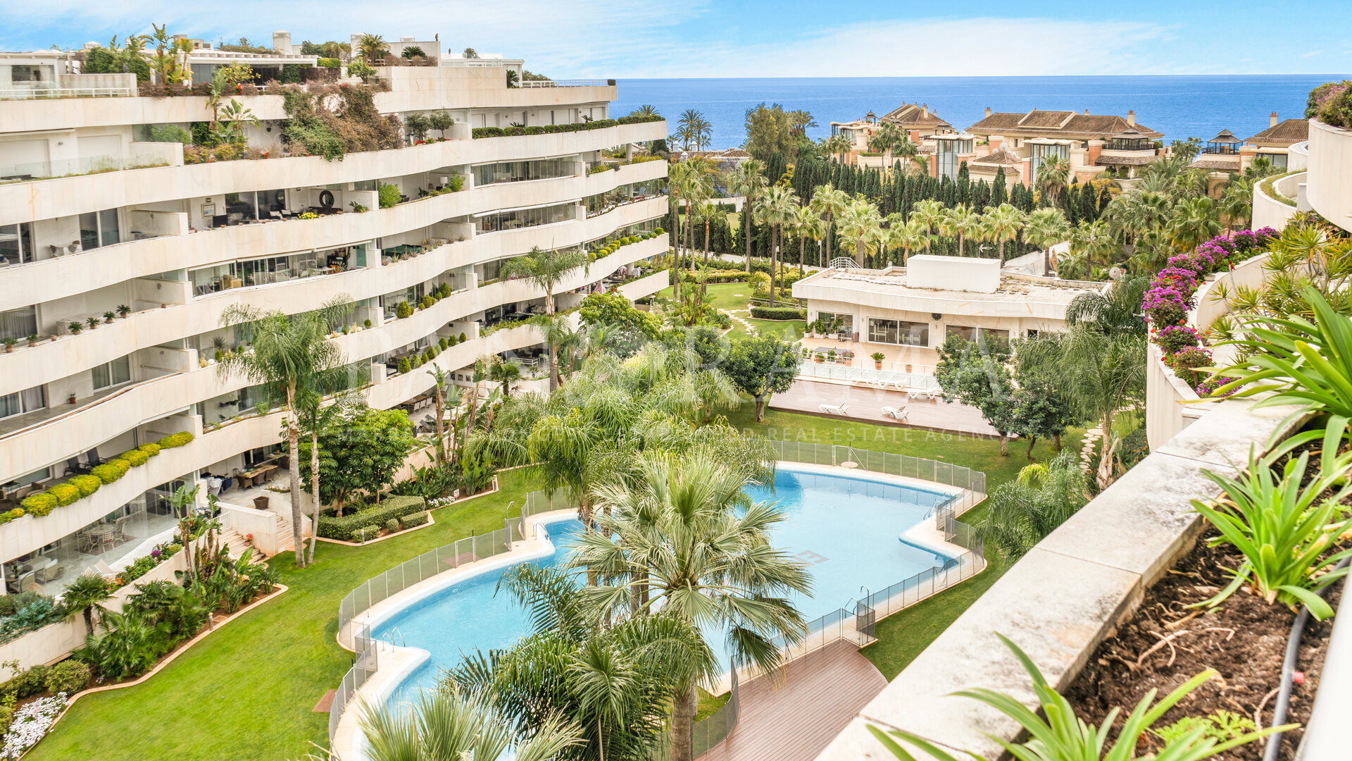 Atemberaubendes Duplex-Penthouse mit herrlichem Meerblick in der Nähe von Puerto Banús