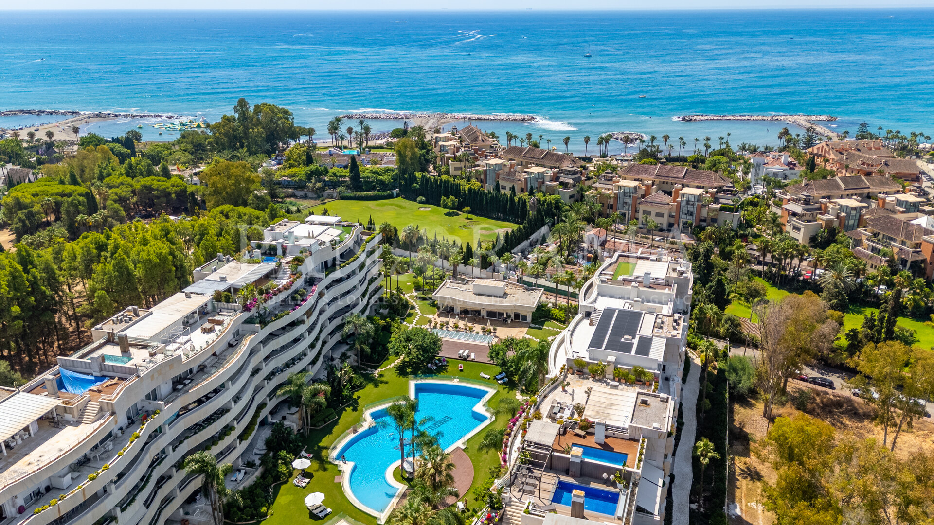 Impressive duplex penthouse with stunning sea views next to Puerto Banús