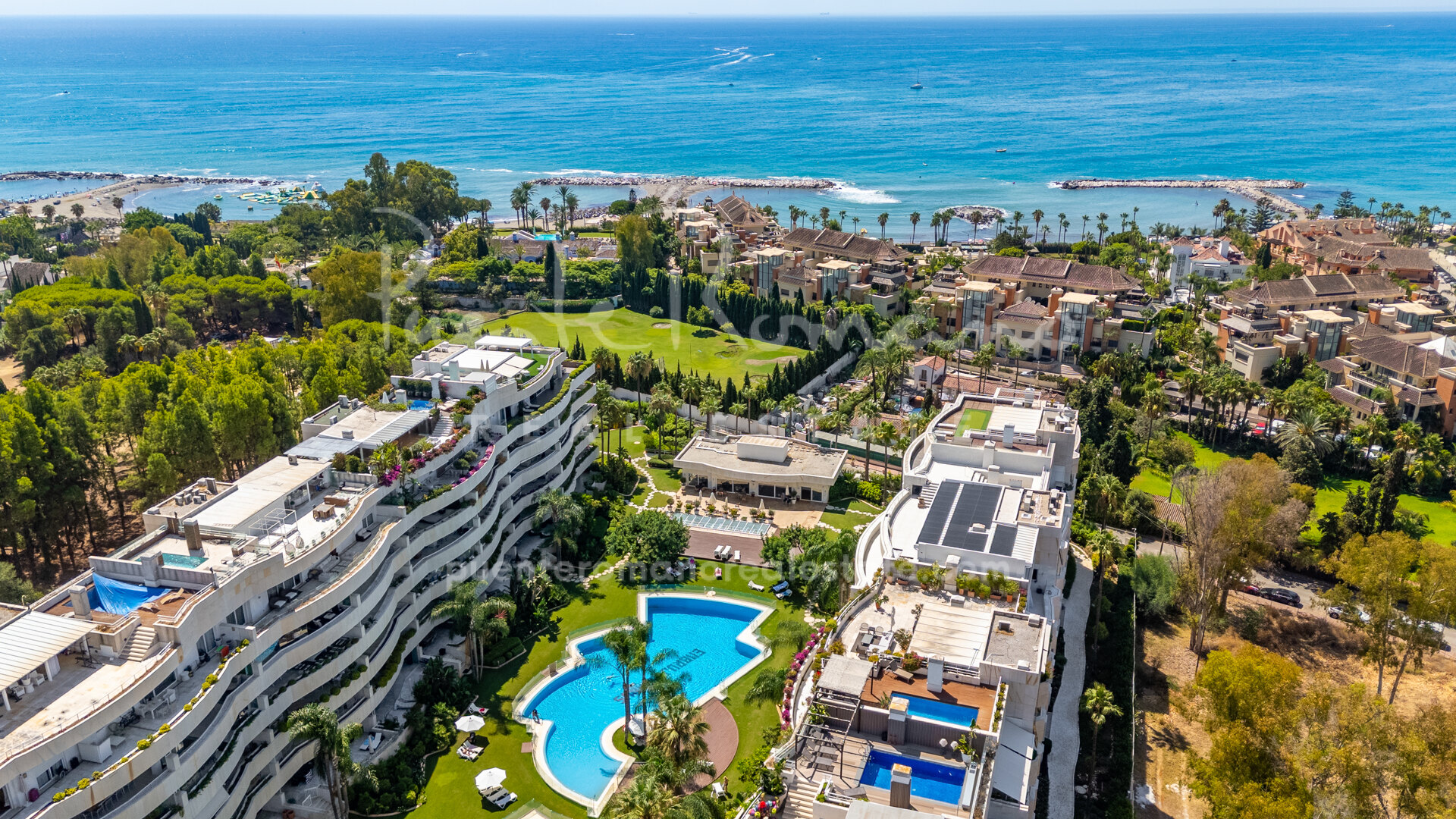 Impressive duplex penthouse with stunning sea views next to Puerto Banús