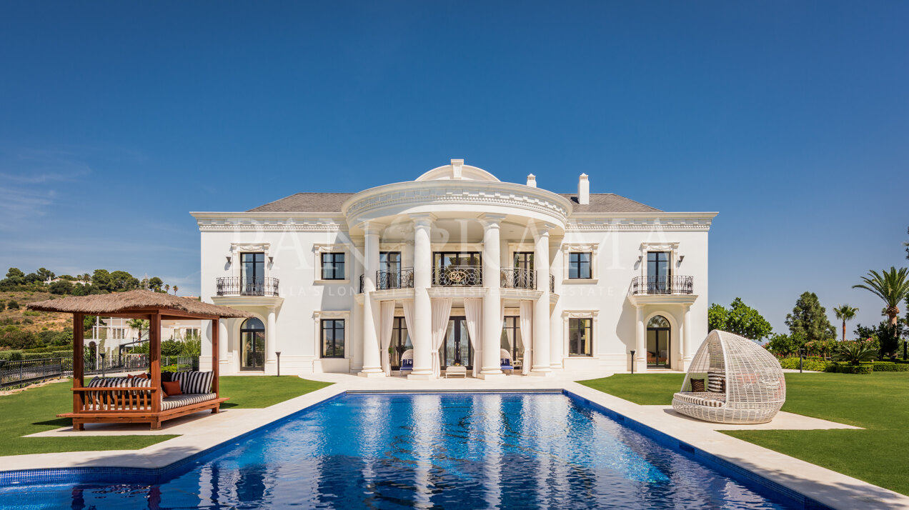 Fabelhafte Luxusvilla in Hacienda Las Chapas mit Blick auf das Meer, die afrikanische Küste und die Berge