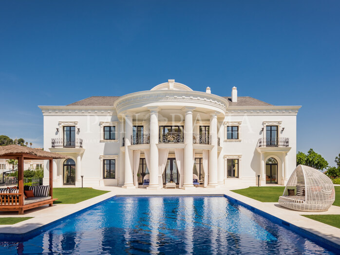 Fabelhafte Luxusvilla in Hacienda Las Chapas mit Blick auf das Meer, die afrikanische Küste und die Berge