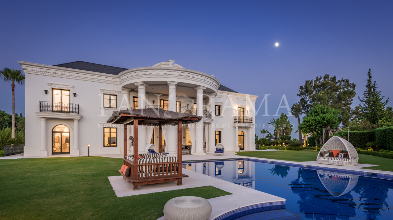 Prachtige villa in Hacienda Las Chapas met uitzicht op de zee, de kust van Afrika en de bergen