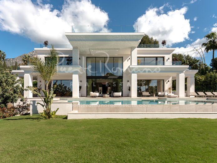 Excepcional villa contemporánea con vistas panorámicas al mar en Sierra Blanca