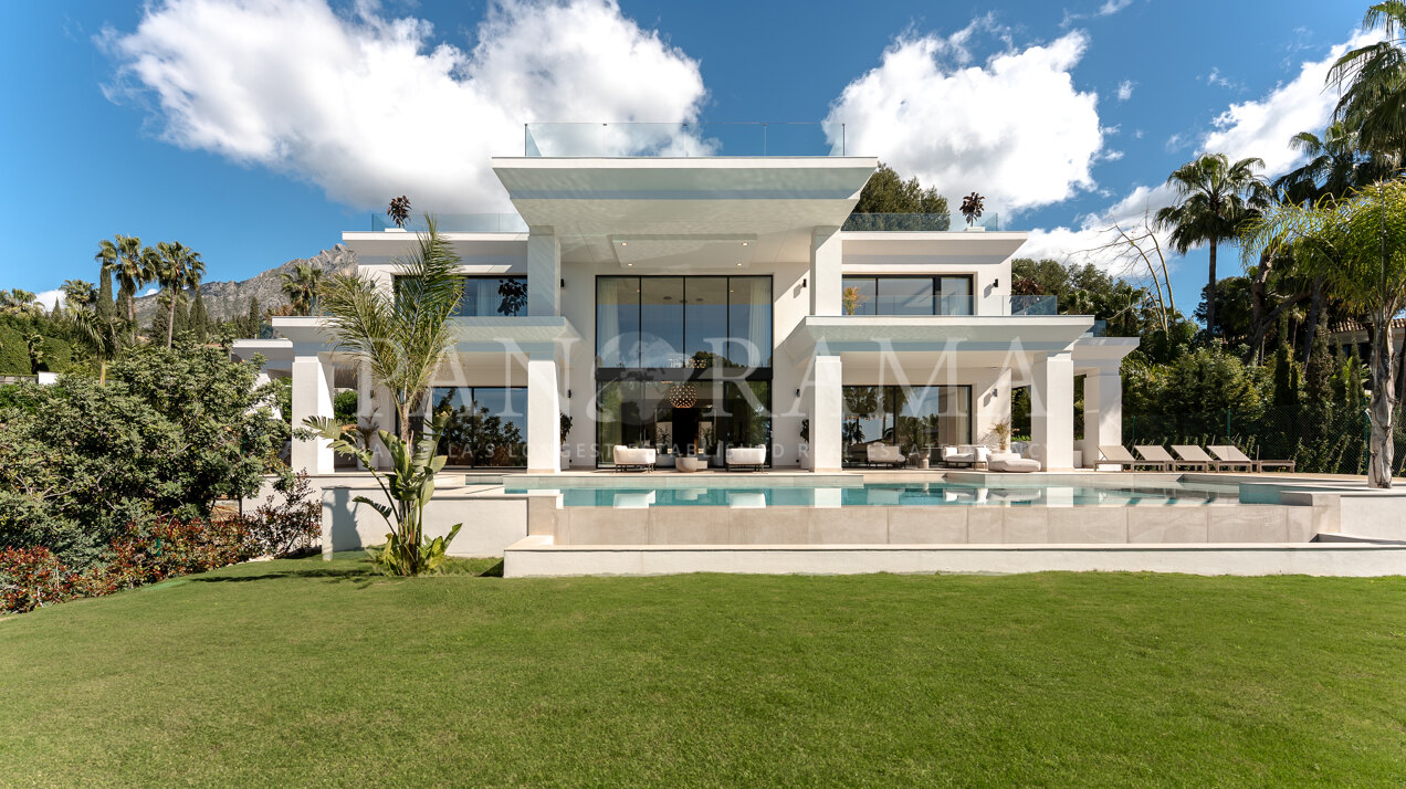 Exceptional contemporary villa with panoramic sea views in Sierra Blanca