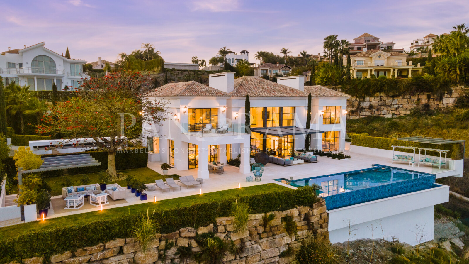 Makellose Villa mit atemberaubendem Blick in Los Flamingos, Benahavís