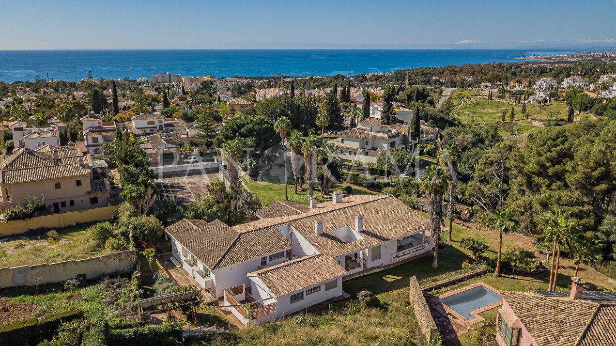 Villa met groot renovatiepotentieel in El Mirador de La Montua, Marbella