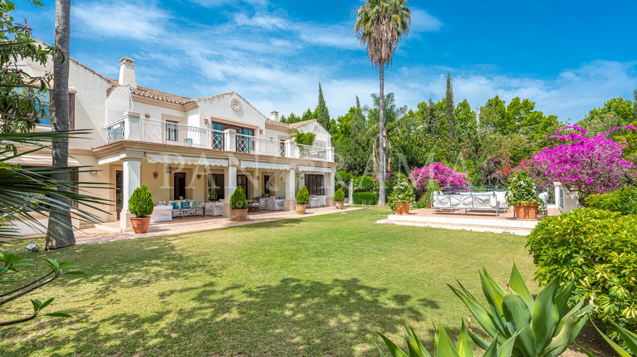 Traditionelle charmante Villa nur wenige Gehminuten vom Strand und allen Dienstleistungen an der Goldenen Meile entfernt