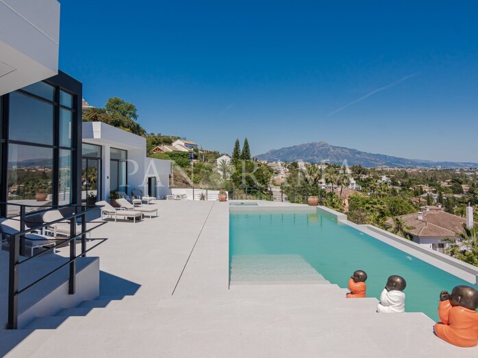 Spectacular modern villa with stunning views and wellness amenities