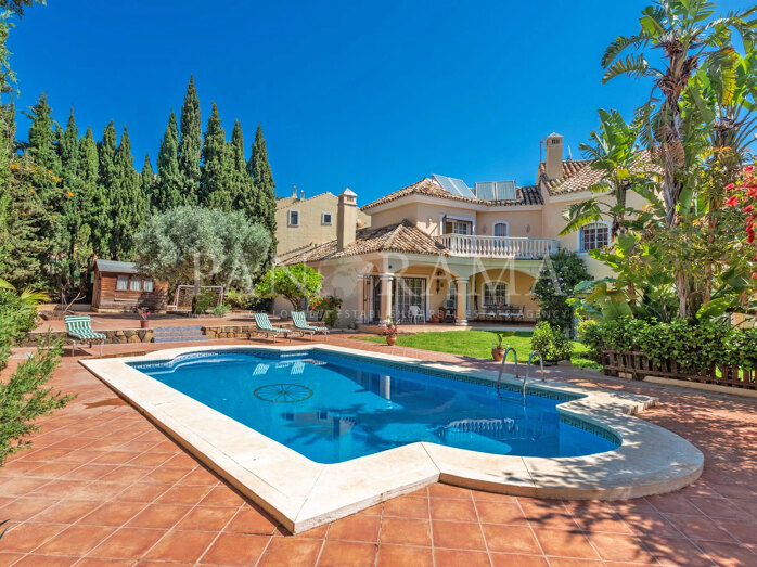 Prachtige villa in de wijk Xarblanca dichtbij alle voorzieningen en het centrum van Marbella
