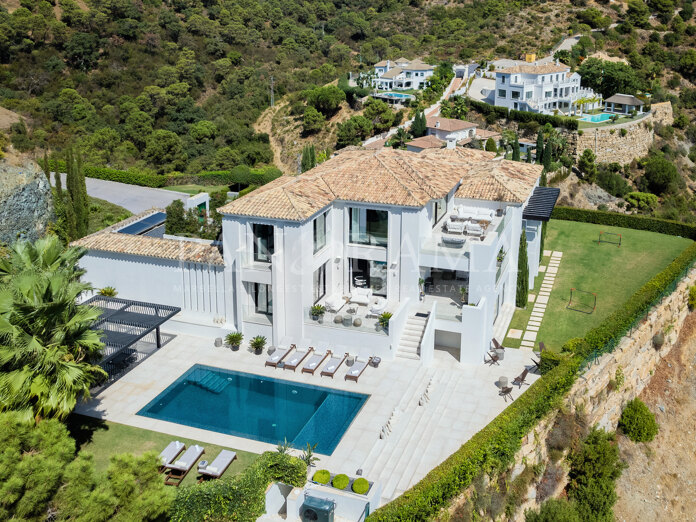 Moderne Villa mit atemberaubender Aussicht in El Madroñal