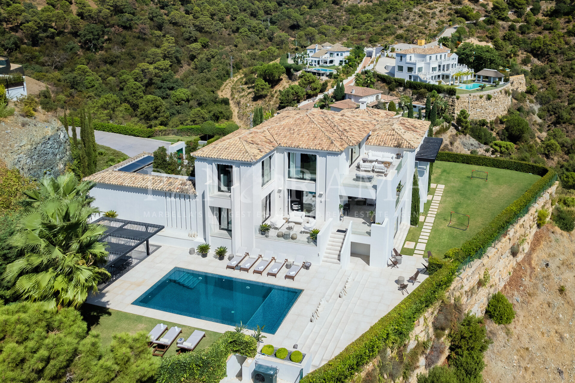 Moderne Villa mit atemberaubender Aussicht in El Madroñal