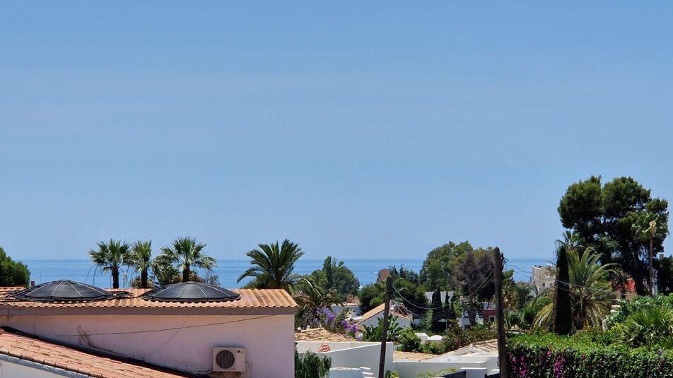 Villa bien située en construction à Nueva Andalucía à distance de marche de la plage