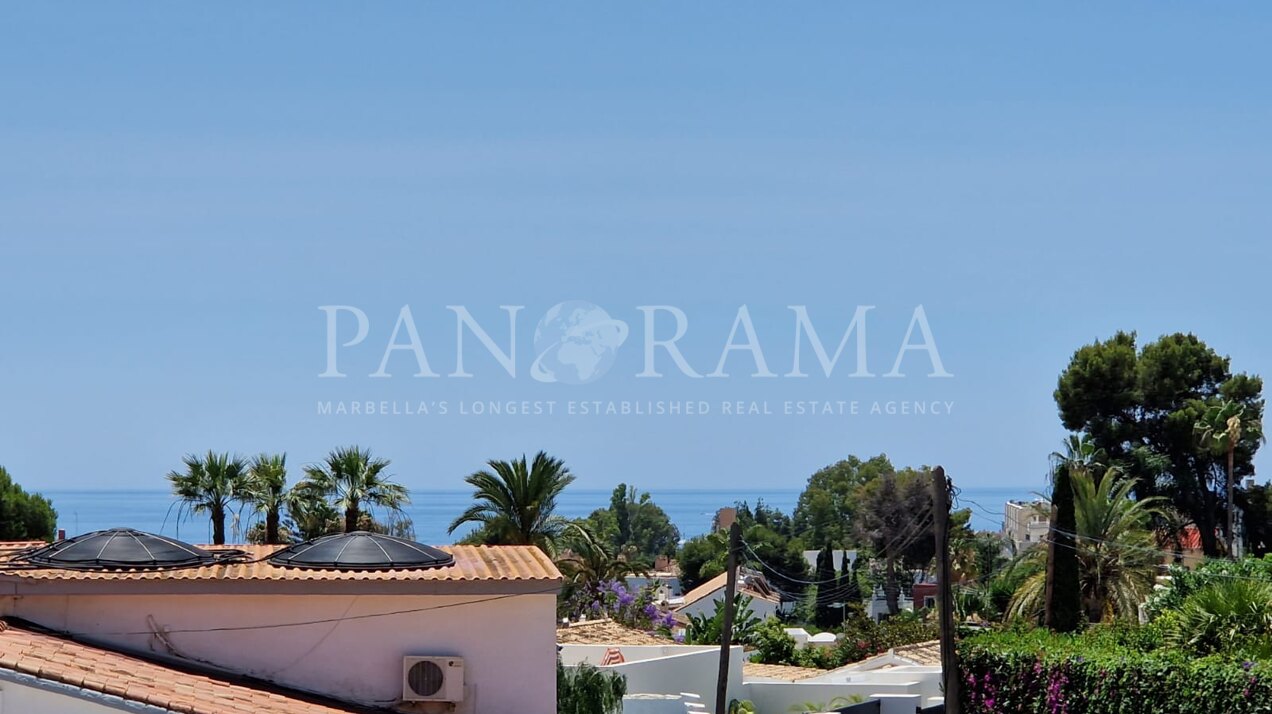 Goed gelegen villa in aanbouw in Nueva Andalucía op loopafstand van het strand