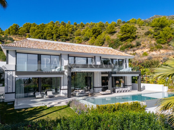 Villa Allure, élégance contemporaine à Cascada de Camoján avec vues infinies sur la Méditerranée
