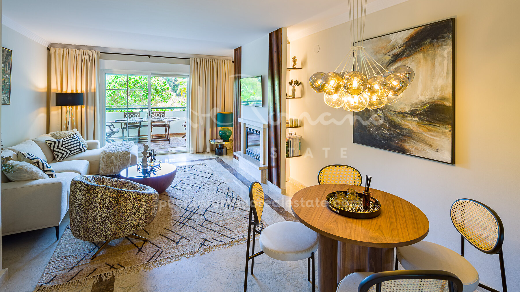 Elevated groundfloor apartment within walking distance to the beach and Puente Romano