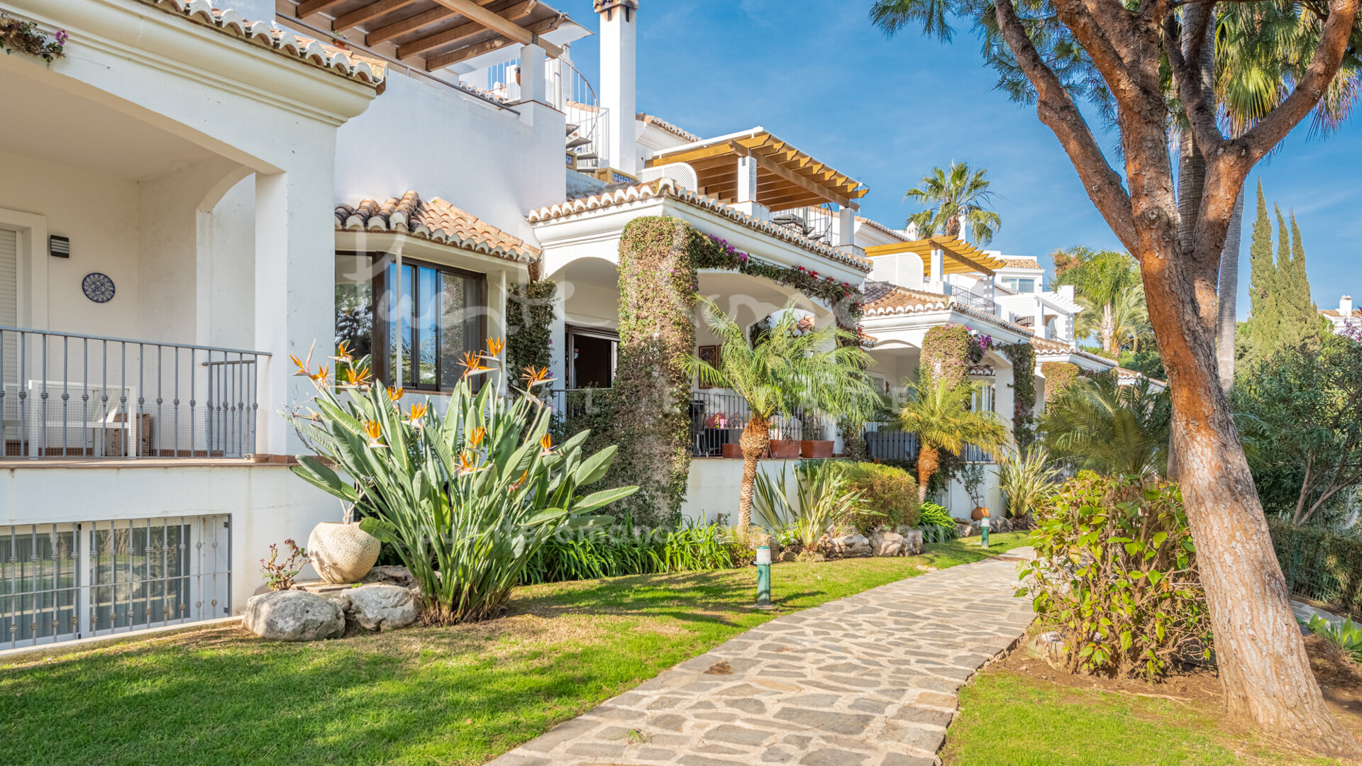 Lovely townhouse in Señorío de Marbella, walking distance to Forum, Puente Romano and the beach