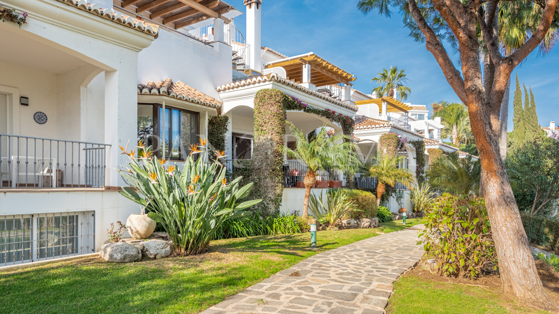 Lovely townhouse in Señorío de Marbella, walking distance to Forum, Puente Romano and the beach