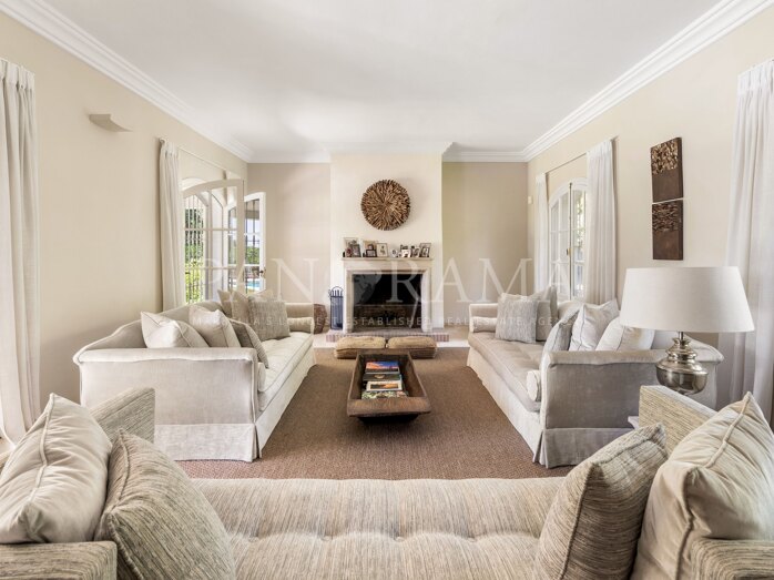 Charming Andalusian Villa with Saltwater Pool, Full Privacy & Exceptional Comfort – Perfect for Families, Groups & Retreats