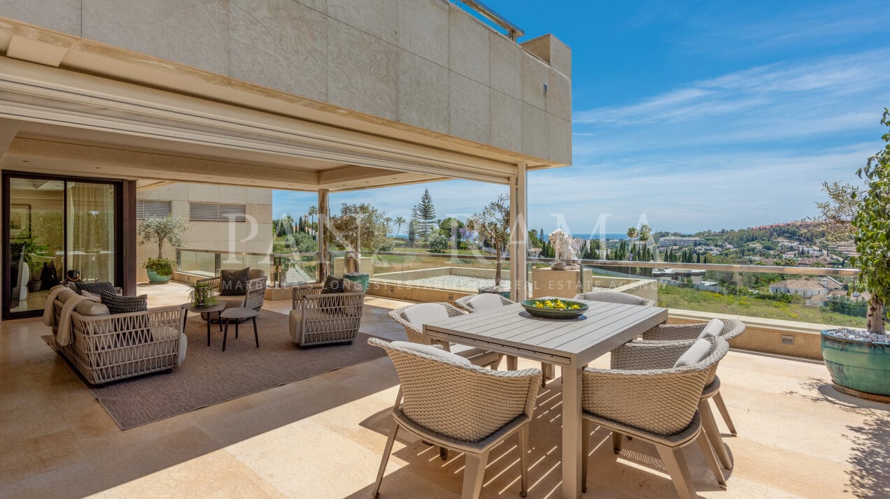 Ático dúplex con hermosas vistas en venta en La Cerquilla, Nueva Andalucía