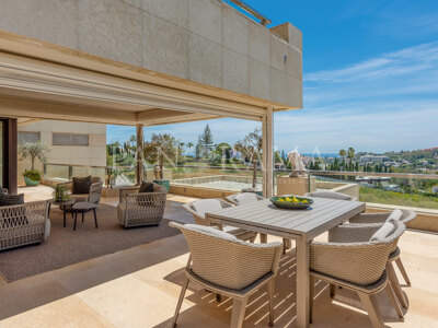 Duplex-Penthouse mit herrlichem Ausblick zu verkaufen in La Cerquilla, Nueva Andalucía