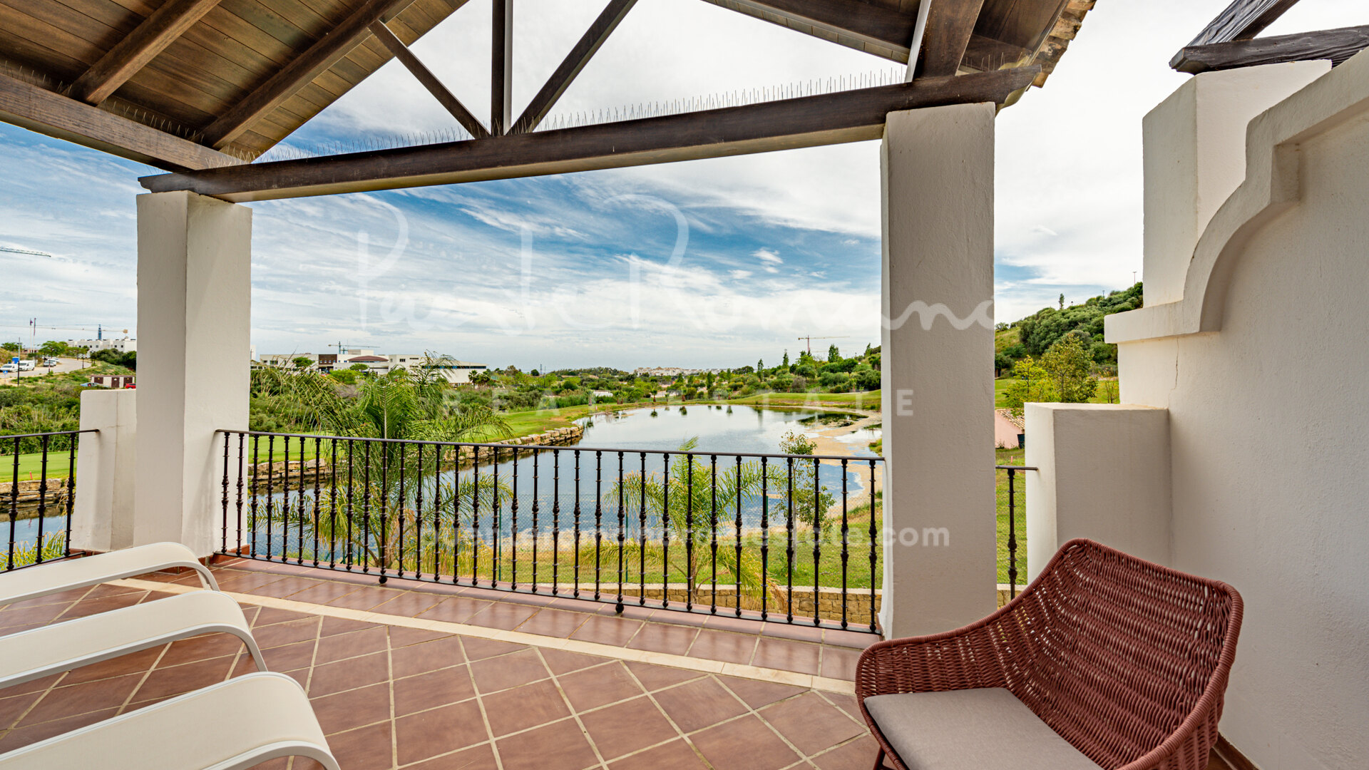 New project of villas and semidetached villas in a tranquil area close to Estepona