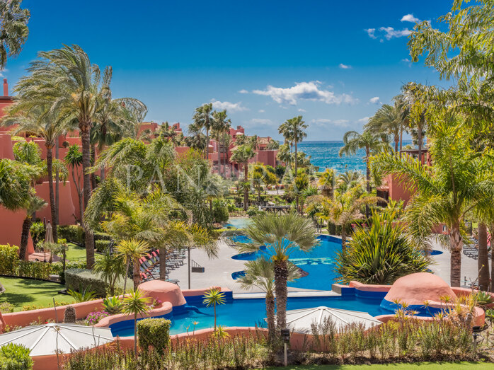 Ground floor apartment in an exclusive beachfront community of Torre Bermeja, Estepona