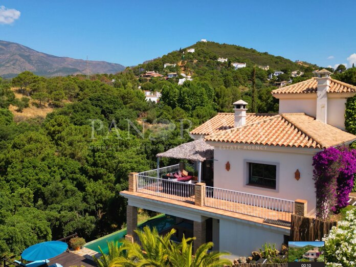 Belle villa avec vue panoramique à Forest Hills, Altos de Estepona