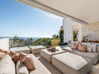 Erdgeschosswohnung mit privatem Garten und herrlichem Meerblick in Palo Alto, Ojen